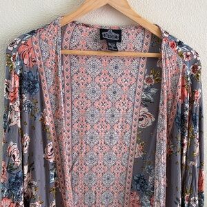 Angie open front kimono top with floral pattern | gray and coral | size medium